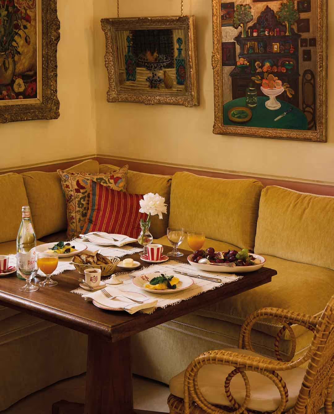 Elegant dining room at Casa Bonavita Malta